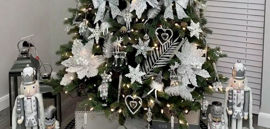Дизайнерская Елка с Серебряным Декором Christmas Tree Silver Flowers Дизайнерская Елка с Серебряным Декором Christmas Tree Silver Flowers - Loft-Concept в Липецке