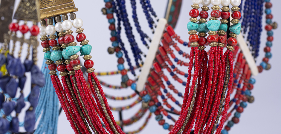 Ожерелье на подставке NECKLACE RED AND BRASS Ожерелье на подставке NECKLACE RED AND BRASS - Loft-Concept в Липецке