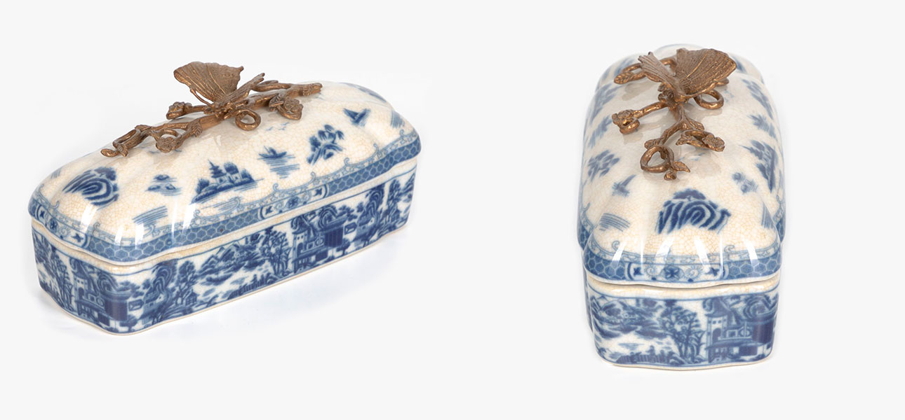 Шкатулка фарфоровая с синим орнаментом Bronze Butterfly - фото №1