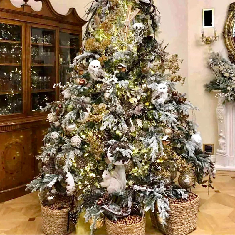 Ель Дизайнерская Украшенная Декором Christmas tree Premium Winter Night Золотой Белый Зеленый Ель Дизайнерская Украшенная Декором Christmas tree Premium Winter Night Золотой Белый Зеленый в Липецке | Loft Concept