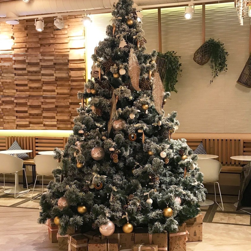 Дизайнерская Елка с Золотым новогодним декором Christmas Tree Golden Feathers Золотой Зеленый Дизайнерская Елка с Золотым новогодним декором Christmas Tree Golden Feathers Золотой Зеленый в Липецке | Loft Concept