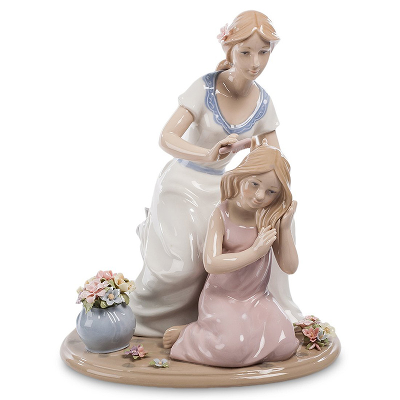 Статуэтка фарфоровая Мама с дочерью Charming Statuette Белый Розовый Серо-голубой Бежевый Статуэтка фарфоровая Мама с дочерью Charming Statuette Белый Розовый Серо-голубой Бежевый в Липецке | Loft Concept