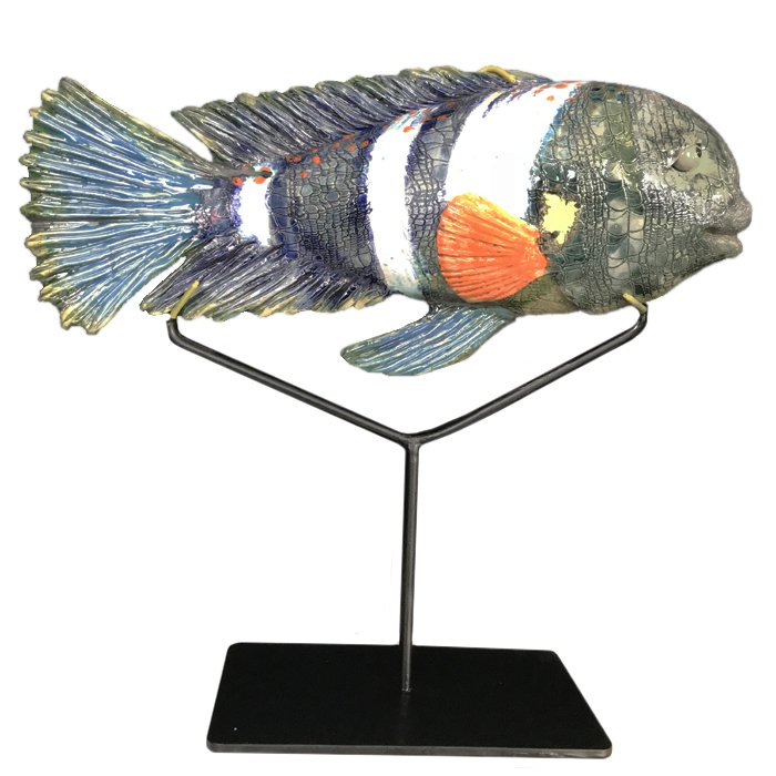 Статуэтка на подставке Orange Spot Fish Серый Черный Белый Статуэтка на подставке Orange Spot Fish Серый Черный Белый в Липецке | Loft Concept