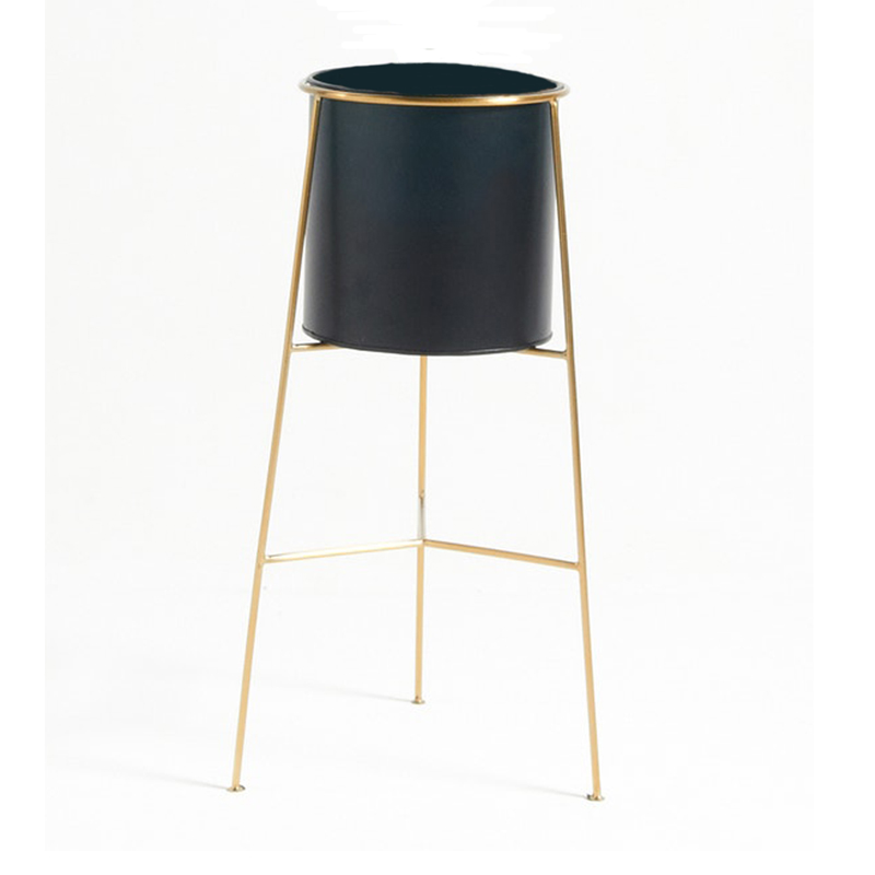 Ваза Vase On A Metal Stand Латунь Черный Ваза Vase On A Metal Stand Латунь Черный в Липецке | Loft Concept