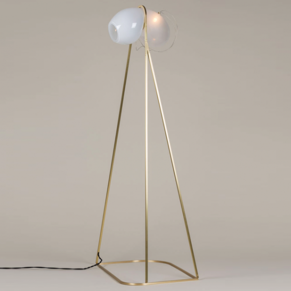 Торшер White glass trap floor lamp Латунь Молочный Прозрачный Торшер White glass trap floor lamp Латунь Молочный Прозрачный в Липецке | Loft Concept