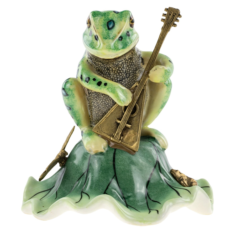 Статуэтка Frog and Balalaika Зеленый Золотой Статуэтка Frog and Balalaika Зеленый Золотой в Липецке | Loft Concept