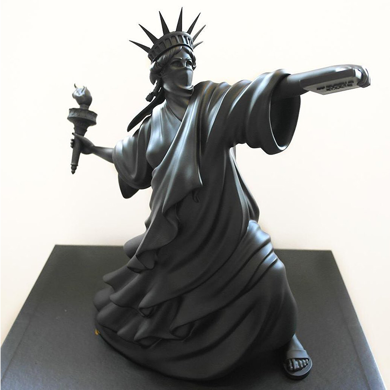 Статуэтка Freedom Riot Black Черный Статуэтка Freedom Riot Black Черный в Липецке | Loft Concept