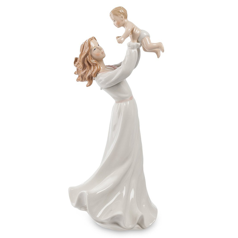 Статуэтка фарфоровая Девушка с ребенком Charming Statuette Белый Бежевый Статуэтка фарфоровая Девушка с ребенком Charming Statuette Белый Бежевый в Липецке | Loft Concept