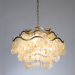 Люстра подвесная с белыми перламутровыми подвесками и изогнутыми золотистыми элементами Диаметр 60 см SHELL Chandelier варинант исполнения - 2 | Loft Concept в Липецке