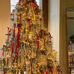 Комплект Новогодней Елки вместе с серебряной мишурой и красными лентами варинант исполнения - 1 | Loft Concept в Липецке