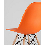 Пластиковый стул на ножках из массива бука Eames Orange варинант исполнения - 3 | Loft Concept в Липецке