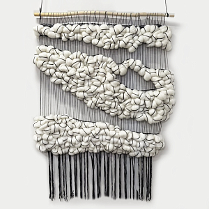 Гобелен из шерсти Облака черные нити