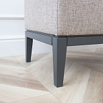 Банкетка из массива бука с бежевой обивкой из рогожки на 4-х ножках черного цвета Fjord варинант исполнения - 4 | Loft Concept в Липецке