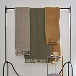 Плед из шерсти зеленого цвета с бахромой Waffle Comfort варинант исполнения - 4 | Loft Concept в Липецке