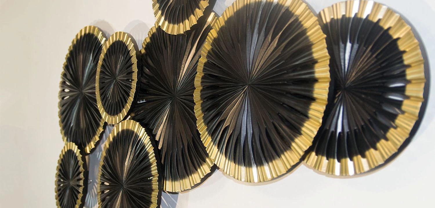 Арт-объект Apollo Black and Gold Wall Plaque Disc gap 8 Арт-объект Apollo Black and Gold Wall Plaque Disc gap 8 - Loft-Concept в Липецке