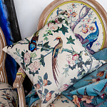 Подушка декоративная с изображением птицы в саду Beige Chinoiserie Birds in the Rose Garden Cushion варинант исполнения - 3 | Loft Concept в Липецке