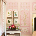 Обои ручная роспись Jharokha Arches Original colourway on pink painted Xuan paper варинант исполнения - 1 | Loft Concept в Липецке