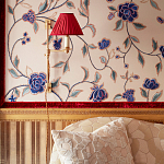 Обои с вышивкой ручной работы Flora Catherine colourway on Liso Pearl wool sateen варинант исполнения - 3 | Loft Concept в Липецке