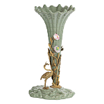 Ваза зеленая фарфоровая с волнистым краем с бронзовой фигуркой журавля Eden Garden  варинант исполнения - 1 | Loft Concept в Липецке