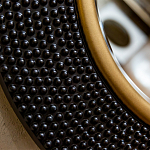 Зеркало в черной фактурной раме с золотым кантом Summon the Light варинант исполнения - 2 | Loft Concept в Липецке