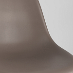 Пластиковый стул на ножках из массива бука Eames Cappuccino варинант исполнения - 8 | Loft Concept в Липецке