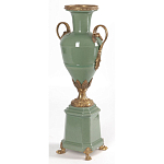Ваза зеленого цвета из фарфора на высокой подставке с бронзовыми ручками Eden Garden porcelain and bronze варинант исполнения - 2 | Loft Concept в Липецке