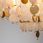 Люстра подвесная с белыми и золотыми круглыми подвесками Диаметр 70 см SHELL Chandelier варинант исполнения - 3 | Loft Concept в Липецке