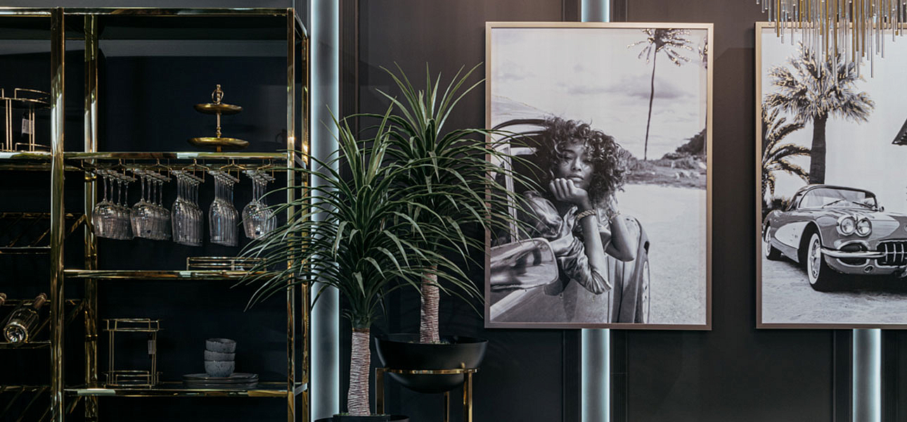 Холст Tropical auto vibe with a girl Холст Tropical auto vibe with a girl - Loft-Concept в Липецке