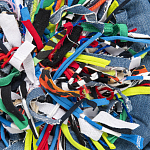 Подушка круглая из джинсовой одежды Heart Round варинант исполнения - 2 | Loft Concept в Липецке