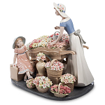 Статуэтка фарфоровая Девушка и маленькая девочка с цветами Charming Statuette варинант исполнения - 1 | Loft Concept в Липецке