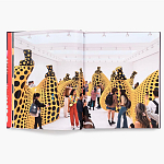 Книга по искусству Yayoi Kusama: I Spend Each Day Embracing Flowers варинант исполнения - 4 | Loft Concept в Липецке