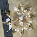 Люстра потолочная с декоративными белыми и золотистыми листьями Wintery flovers варинант исполнения - 5 | Loft Concept в Липецке