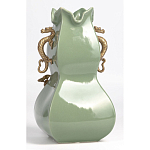 Ваза зеленого цвета из фарфора с бронзовыми ручками в виде драконов и рельефным цветочным декором Eden Garden porcelain and bronze варинант исполнения - 4 | Loft Concept в Липецке