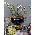 Ваза темно-синяя фарфоровая на бронзовой подставке с ажурным ободком и изогнутыми ручками Eden Garden варинант исполнения - 4 | Loft Concept в Липецке