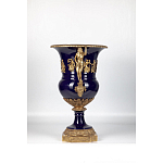 Ваза темно-синего цвета из фарфора с бронзовыми ручками в виде фигур Eden Garden porcelain and bronze варинант исполнения - 2 | Loft Concept в Липецке