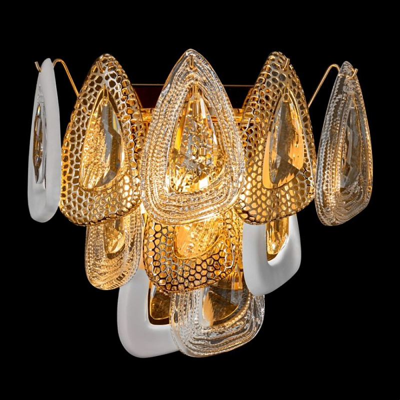 Бра с белыми и прозрачными подвесками Character Chandelier Золотой Прозрачный Белый Бра с белыми и прозрачными подвесками Character Chandelier Золотой Прозрачный Белый в Липецке | Loft Concept