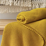 Плед из хлопка жемчужной вязки горчичного цвета Waffle Comfort варинант исполнения - 7 | Loft Concept в Липецке