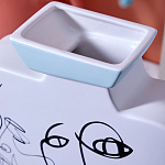 Ваза плоская белая с абстрактными черными линиями в форме лиц Faces of Imagination варинант исполнения - 6 | Loft Concept в Липецке