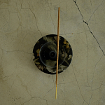 Круглая подставка под благовония из эпоксидной смолы с цветами черная Epoxy Resin Flowers Incense Stand Black варинант исполнения - 3 | Loft Concept в Липецке