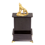 Часы настольные с декором в виде волка из натурального камня Офиокальцит Wolf Stone Clock варинант исполнения - 4 | Loft Concept в Липецке