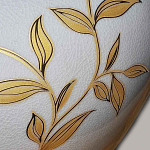 Настольная лампа с фарфоровым основанием бежевого цвета с рисунком и плиссированным абажуром на темной подставке Elstead Lighting варинант исполнения - 9 | Loft Concept в Липецке