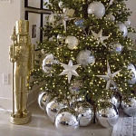 Украшенная Новогодняя Елка с серебряными шарами и звездами варинант исполнения - 2 | Loft Concept в Липецке