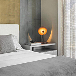 Настольная лампа с круглым деревянным отражателем и черным цилиндрическим плафоном Accord Lighting варинант исполнения - 7 | Loft Concept в Липецке