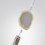 Подвесной светильник с шарообразным плафоном из белого стекла с подвеской из камня и кисточкой Agatelle варинант исполнения - 7 | Loft Concept в Липецке