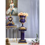 Ваза темно-синего цвета из фарфора с бронзовыми ручками в виде фигур Eden Garden porcelain and bronze варинант исполнения - 9 | Loft Concept в Липецке