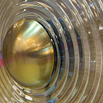 Бра с круглым рифленым плафоном янтарного цвета Savio Glass Disc Light варинант исполнения - 1 | Loft Concept в Липецке