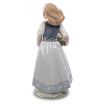 Статуэтка фарфоровая Девочка с корзиной цветов Charming Statuette варинант исполнения - 1 | Loft Concept в Липецке