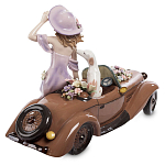 Статуэтка фарфоровая Девушка с автомобилем Charming Statuette варинант исполнения - 2 | Loft Concept в Липецке