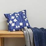 Подушка декоративная синяя с цветочным принтом Blossom Essence Emily варинант исполнения - 5 | Loft Concept в Липецке