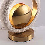 Настольная лампа с бежевым текстурным кольцом и латунным шаром в центре Tactile   варинант исполнения - 8 | Loft Concept в Липецке